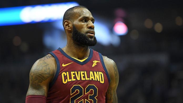 LeBron jako rozehrávač dovedl Cleveland k výhře nad Chicagem!