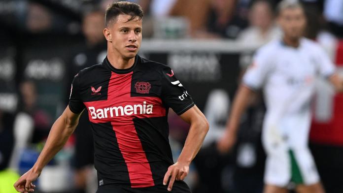 Leverkusen má posilu, která ohrožuje Hložka. Opačným směrem zatím nejde