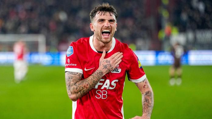 Strašák pro repre a Spartu! Irský snajpr táhne Alkmaar. Nasázel hattrick i Ajaxu
