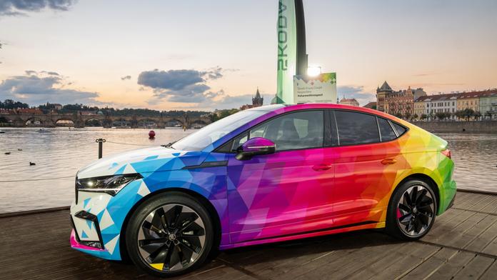 Škoda podpořila Prague Pride. Duhový Enyaq Coupé pojede na čele průvodu