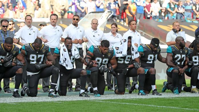 Sportovci proti Trumpovi: V neděli hromadně protestovali!