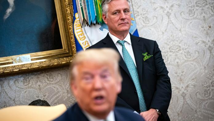 Koronavirus v okolí Donalda Trumpa! Onemocněl jeho klíčový poradce
