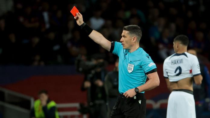 Kdo je kat Česka? Zničil fotbal, pronesl kdysi o sudím Kovácsovi slavný Xavi