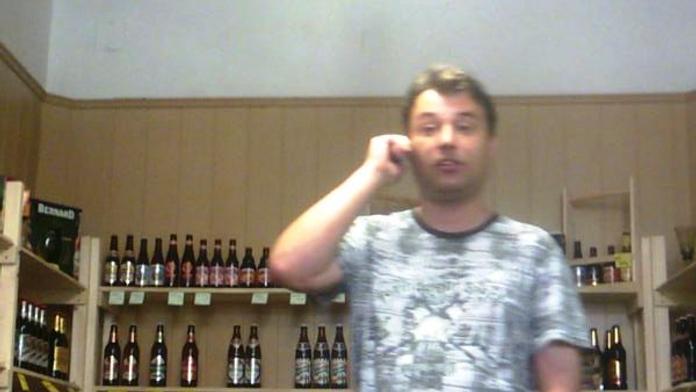 Řádí v Jičíně. Podvodník nabízí vytvoření internetových stránek, ale vezme peníze a zmizí