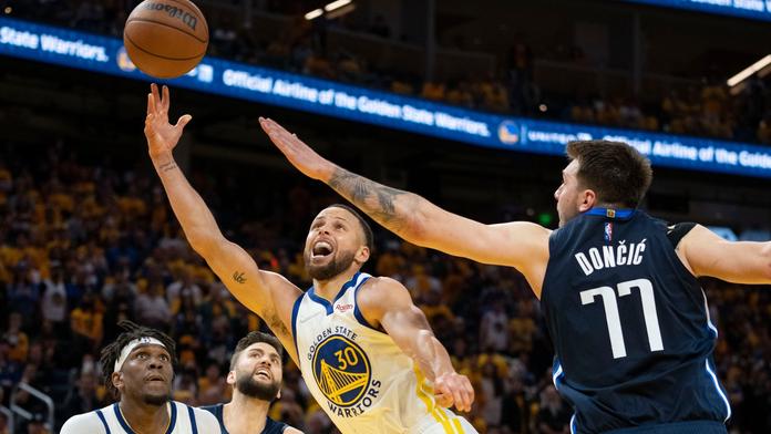 Dončič na palubovce opět dominoval, ale Dallas prohrál s Golden State i podruhé