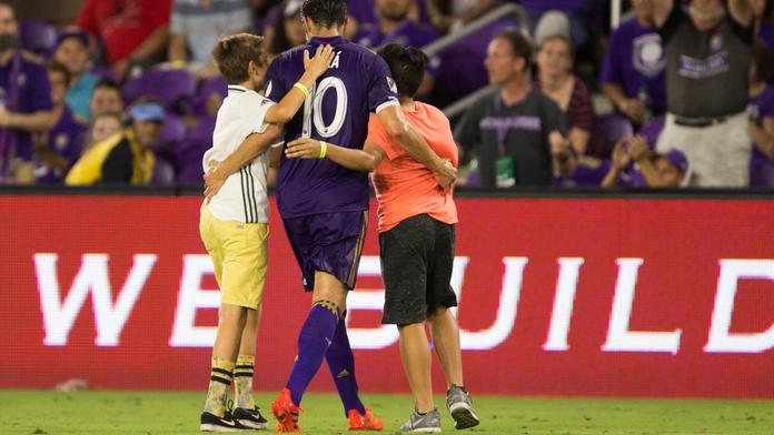 Legenda se loučila. Malí fanoušci připravili Kaká nádherný moment!