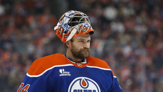 Brankář Edmontonu Oilers Stuart Skinner