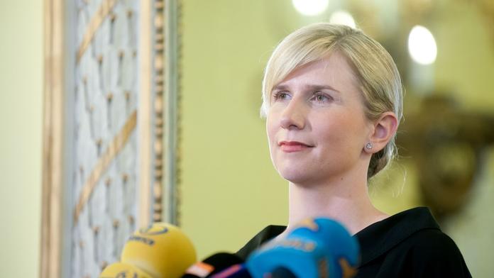 Ministryně do školy kvůli šikaně nepůjde, pozvala si ředitele k sobě