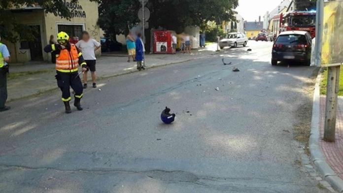 Motorkář v Boskovicích nedal přednost autu. Po srážce zemřel