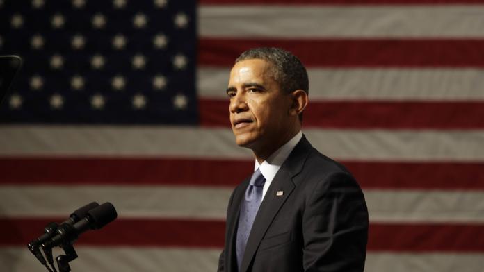 Obamův černý den: Kritika od špionů a jízda se střelcem