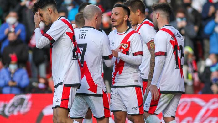 Vallecano si díky šťastné brance udrželo náskok před Barcelonou
