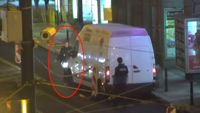 Řidič při kontrole srazil strážníka, po autě pátrá policie