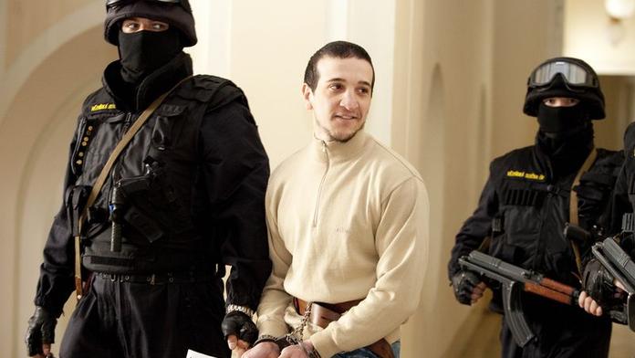 Špičky ruskojazyčné mafie včetně "vora v zakoně" zůstanou ve vazbě