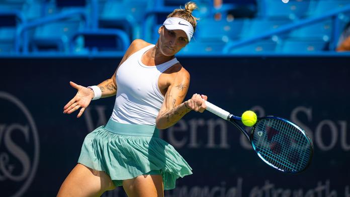 Vondroušová na Šwiatekovou nestačila. Bouzková skrečovala souboj s Muchovou