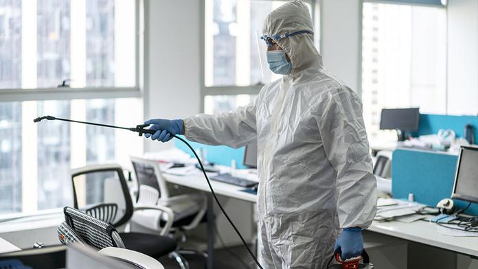 Počet nakažených covidem v Číně roste. Lockdowny nezabírají, lidé se bouří