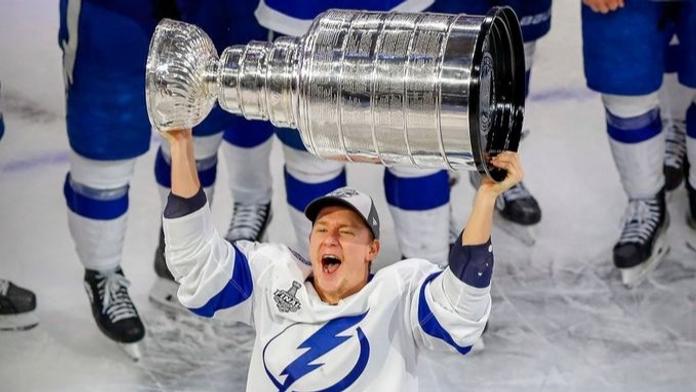 Divoké přestupy v NHL. Hokejovou adresu mění Palát, Kubalík a další hráči