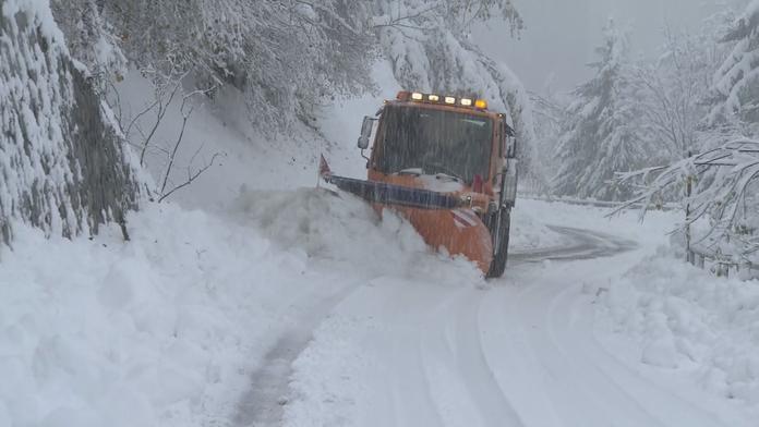 Evropu sužuje extrémní počasí: Tornádo, laviny, záplavy i evakuace!