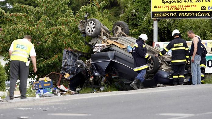 Dvě nehody na Písecku: při jedné zemřel řidič, při druhé se zranily tři děti