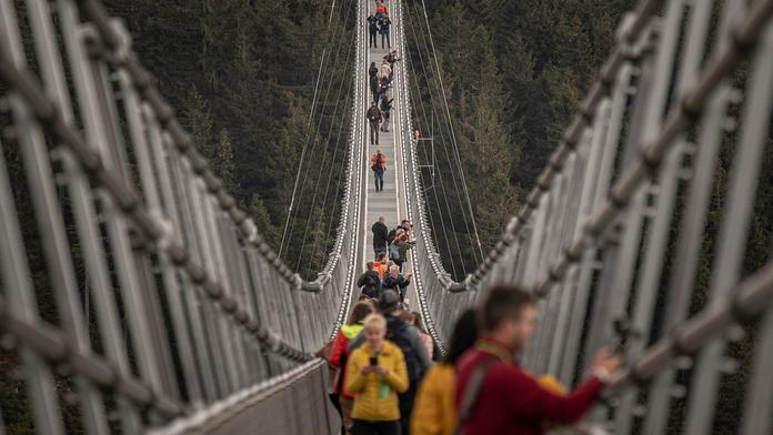 Smrt na turistické atrakci! Muž přešel unikátní lávku na Dolní Moravě a zemřel