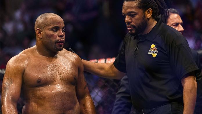 Konec MMA legendy! Byla to dlouhá jízda, řekl Cormier na rozloučenou