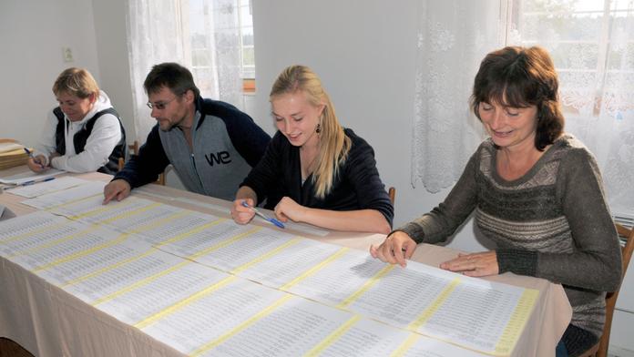 Člen volební komise odmítl v Praze opustit volební místnost