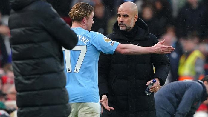 Šlágr Premier League skončil remízou. De Bruyne se pohádal s Guardiolou