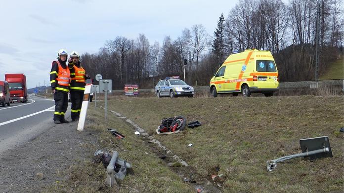 První oběť motorkářské sezóny? Mladík nepřežil střet se značkou