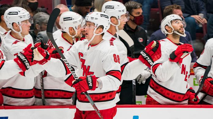 Draisaitl je opět nejlepším střelcem NHL, Carolina otočila z 0:4 na 7:4