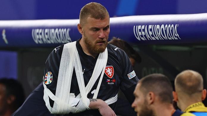 Brankář Slavie Staněk je po operaci. Pauza bude mnohem delší