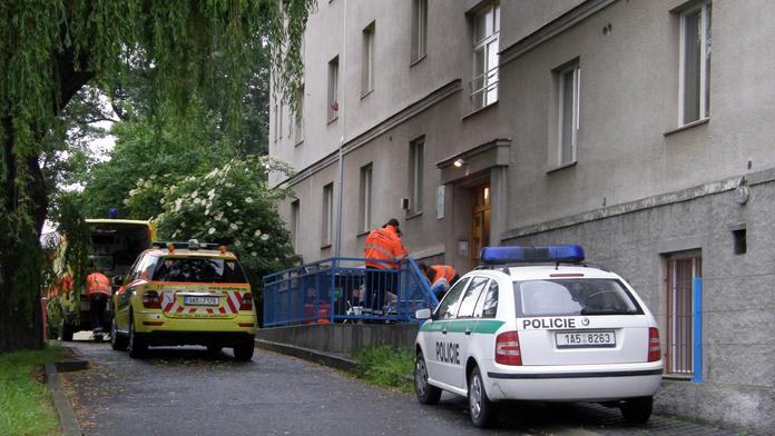 Záhadná smrt Poláka v Ostravě. Spadl na chodník a zemřel