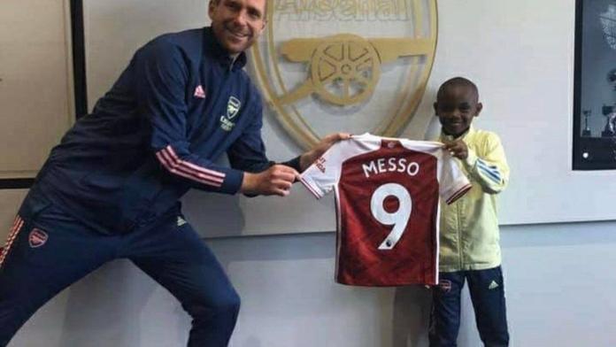 Arsenal má mladíka se zajímavým jménem. Gunners posílil Leo Messo
