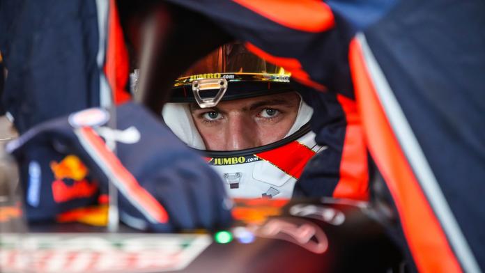 Verstappen koketoval s Mercedesem, stáj ale nemění. Má to řadu důvodů