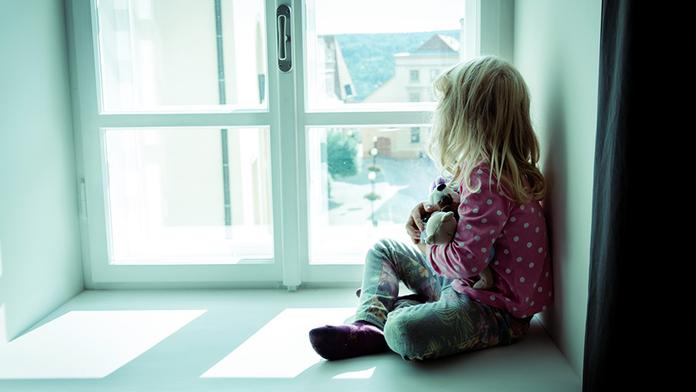 Holčičku (8) měla téměř celý život věznit matka! Nikdy neviděla les ani jiné děti