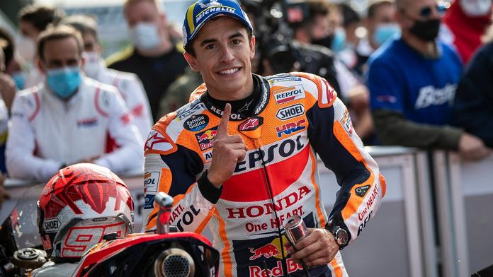 Šampion Márquez si může oddechnout. Slavný jezdec na operaci nemusí