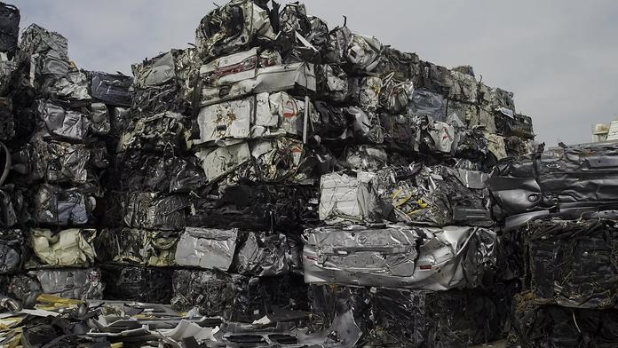 Toyota postaví v Evropě továrnu na recyklaci aut. Další mají následovat