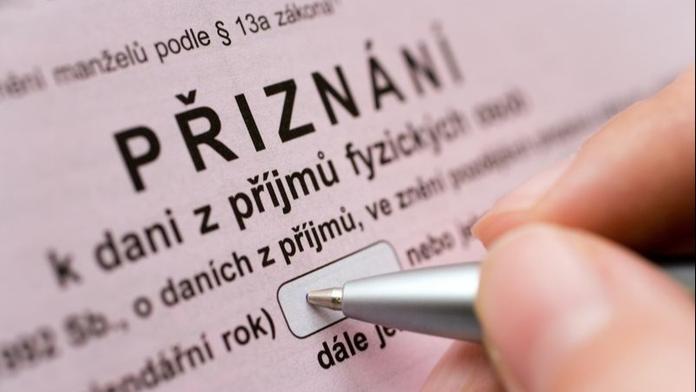 Už žádný papír! Živnostníci s datovou schránkou musí daně řešit elektronicky