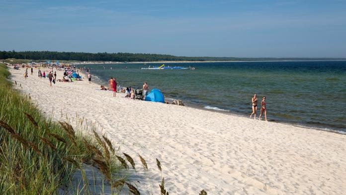 Na plážích v Atlantiku se skrývá neviditelná hrozba. Číhá na lidi i u Baltu