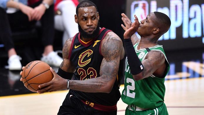 LeBron byl jako utržený ze řetězu! Cleveland srovnal sérii s Bostonem