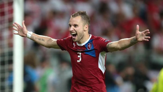 Reprezentant Kadlec má zraněné koleno, na podzim si už nezahraje