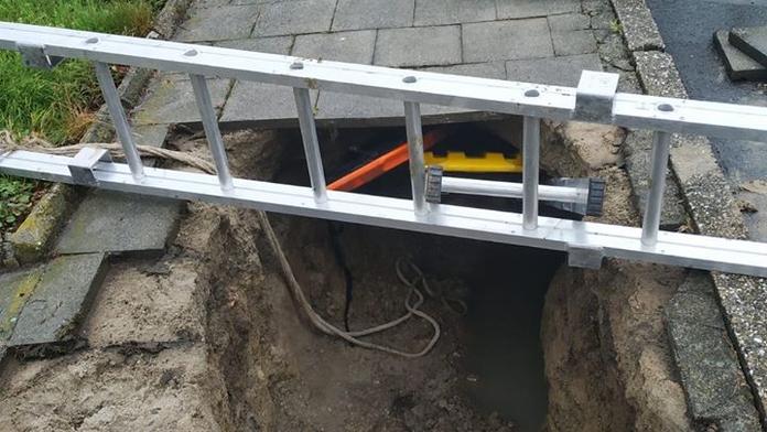 Pod ženou se na Kroměřížsku propadl chodník! Na pomoc jí vyjeli hasiči