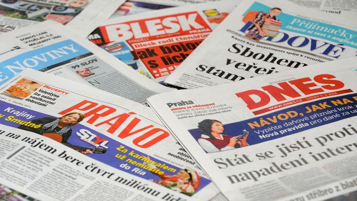 PŘEHLED TISKU: Velké nemocnice mají obří dluhy a spící poslanec vydělávající 220 tisíc!