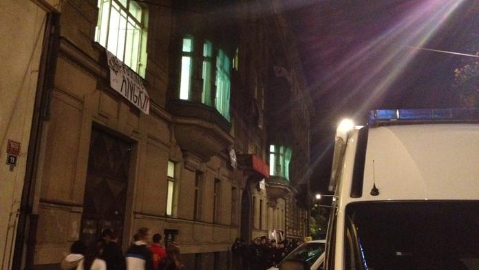 DRAMA: Squatteři obsadili dům v centru Prahy