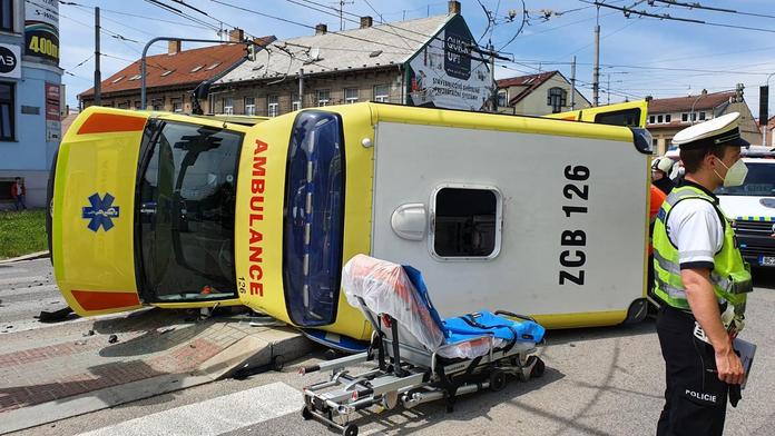 Řidiči přehlíží sanitky s majákem, jen za měsíc se staly čtyři nehody