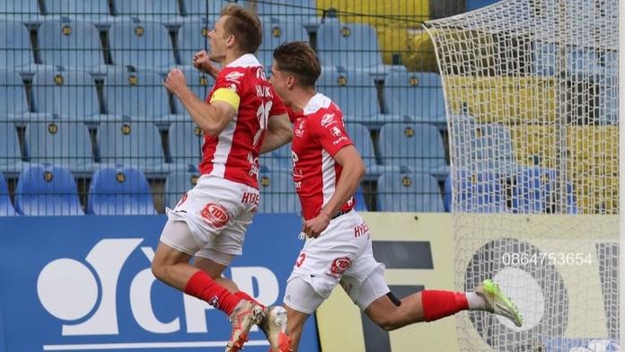 Budějovice si koledují o sestup. Do bojů o poháry jdou dál Hradec a Teplice