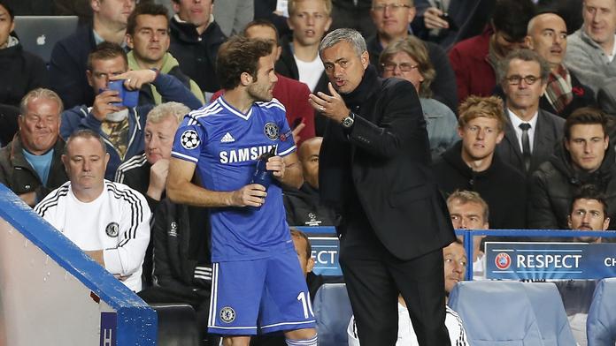 Mourinho: Mým hráčem č. 10 je Oscar, Mata si na to musí zvyknout