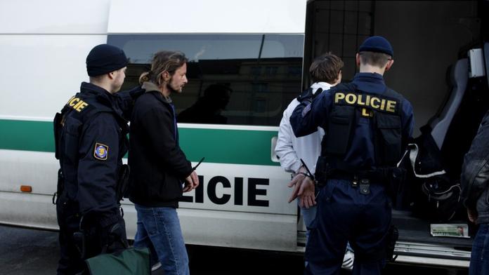 Cizinecká policie dokončila ŠŤÁRU! Vyhostí skoro 30 NELEGÁLŮ!