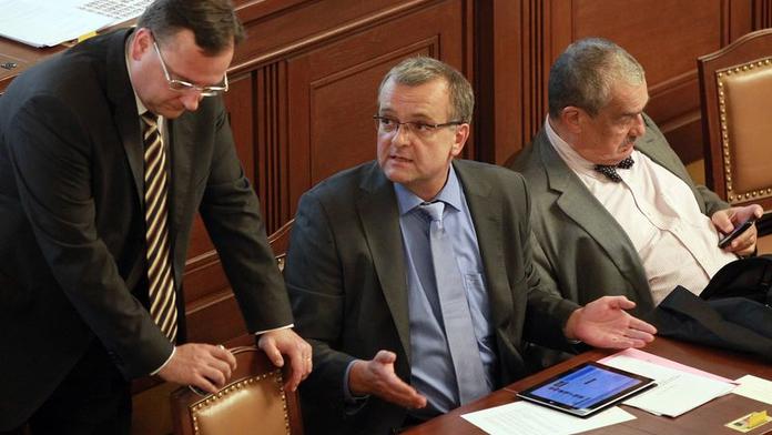 Premiér Nečas vzkázal Kalouskovi, že se nenechá vydírat