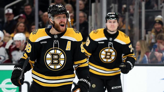 Pastrňák asistencí pomohl k výhře Bostonu. McDavid a Nylander řádili