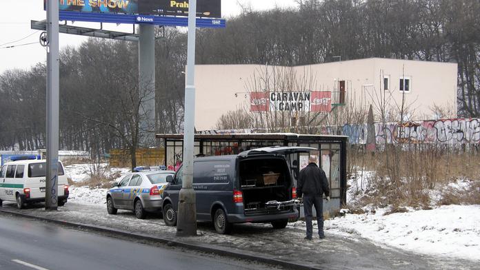 Čtvrtá oběť zimy! Na zastávce v Praze umrzl muž