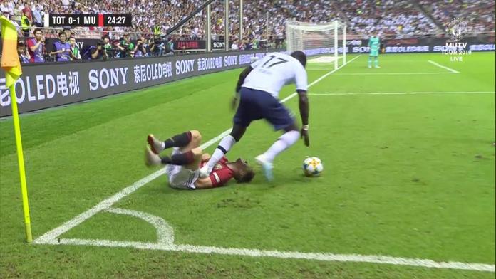 Soupeři šlápl na hrudník! Fanoušci posílají fotbalistu do vězení